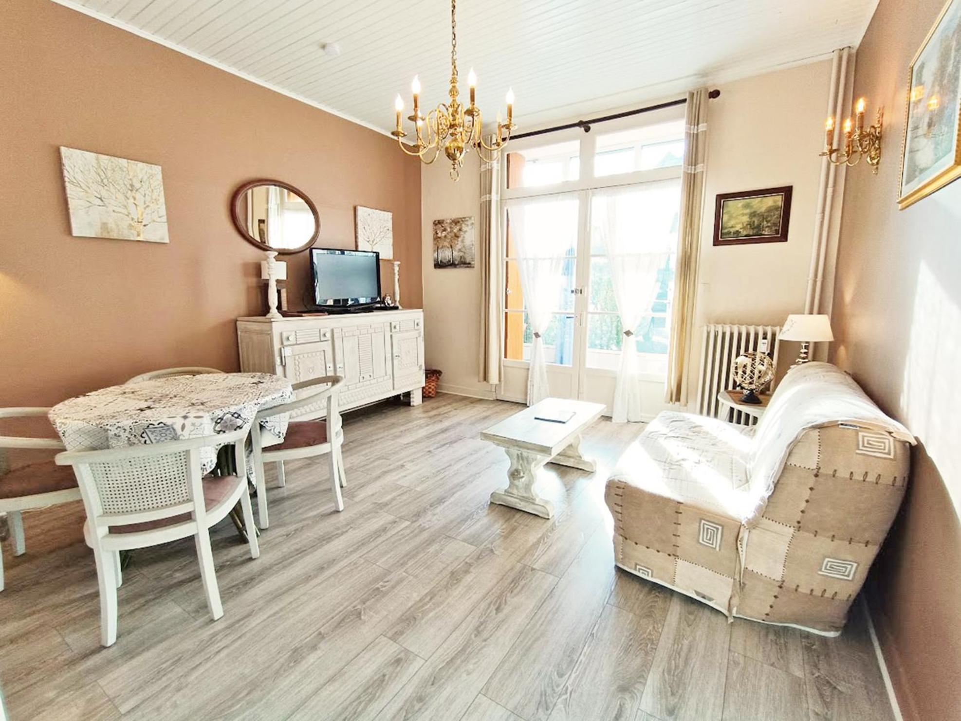 Le Petit Paradis, T3, Wifi, Parking, Veranda Bagneres-de-Luchon Экстерьер фото