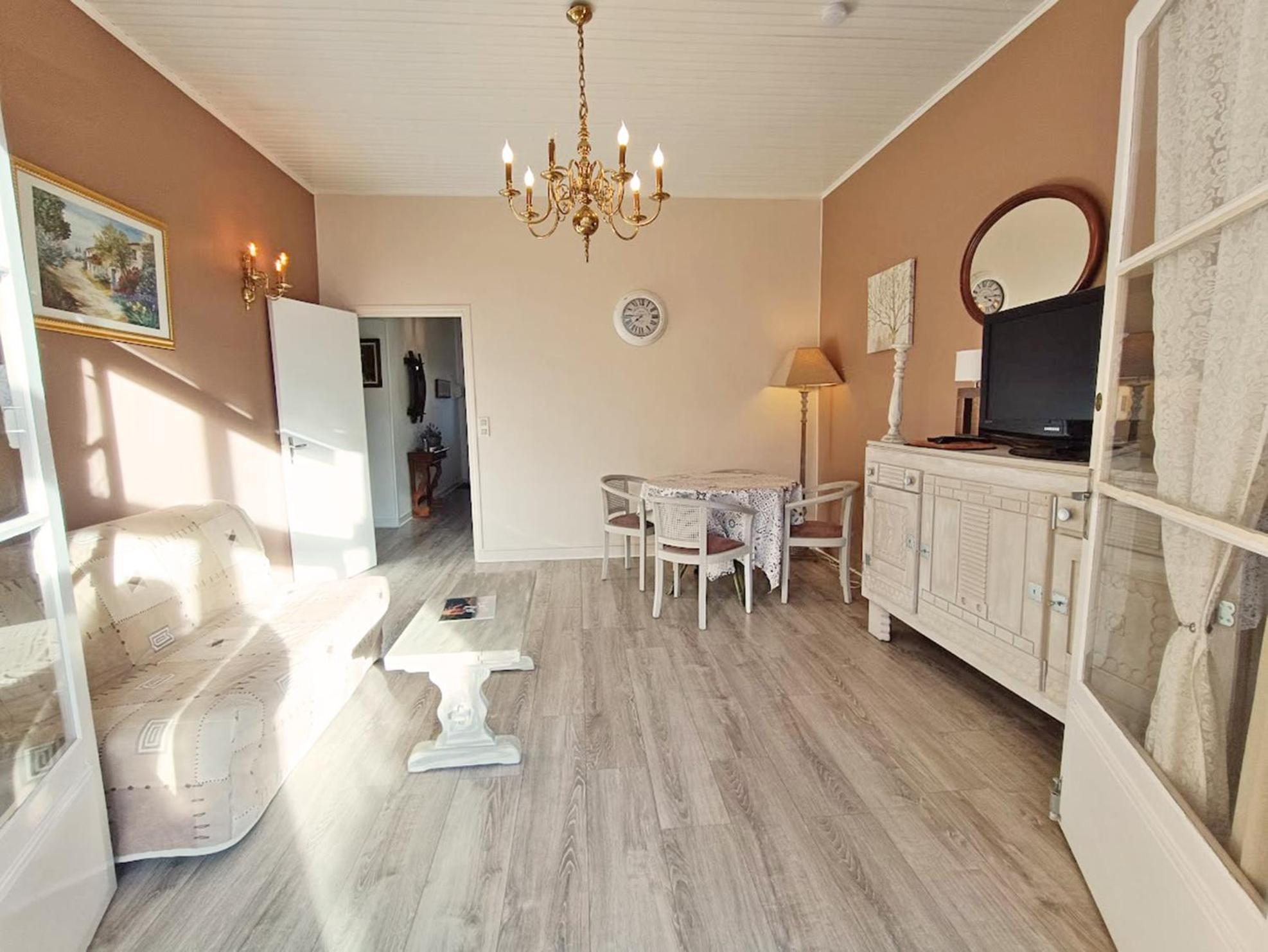 Le Petit Paradis, T3, Wifi, Parking, Veranda Bagneres-de-Luchon Экстерьер фото
