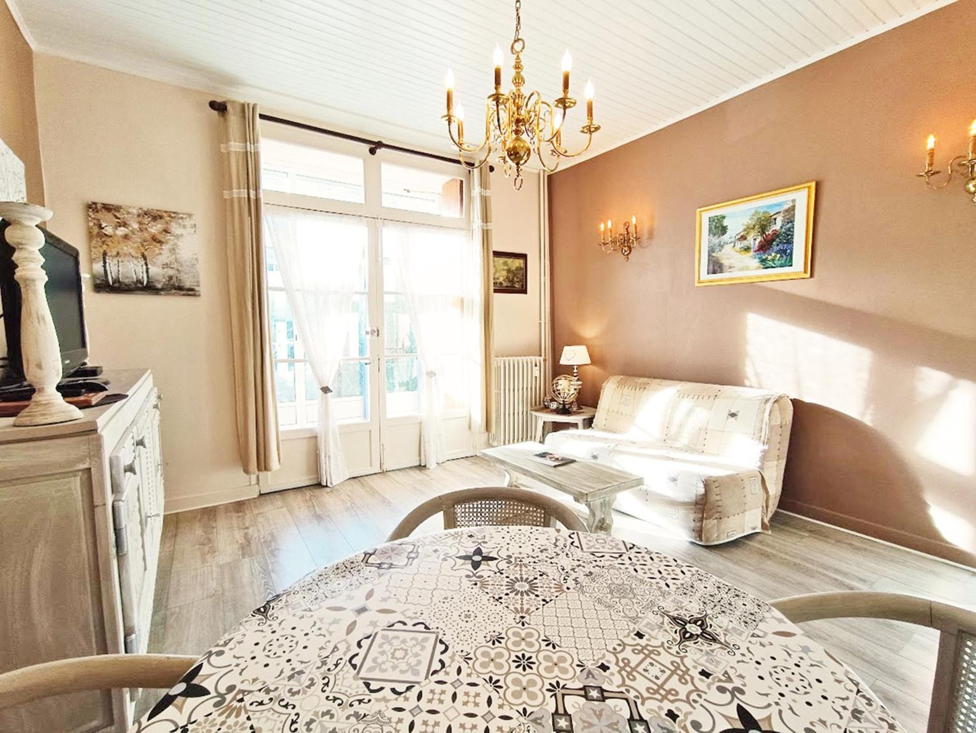 Le Petit Paradis, T3, Wifi, Parking, Veranda Bagneres-de-Luchon Экстерьер фото